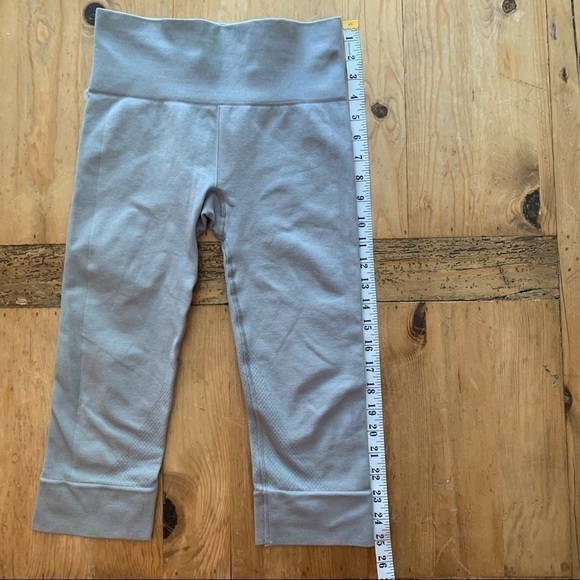 Euc Lululemon Seamlessly Street Crop Yoga Pant Heathered Medium Grey 4 - Picture 6 of 12
